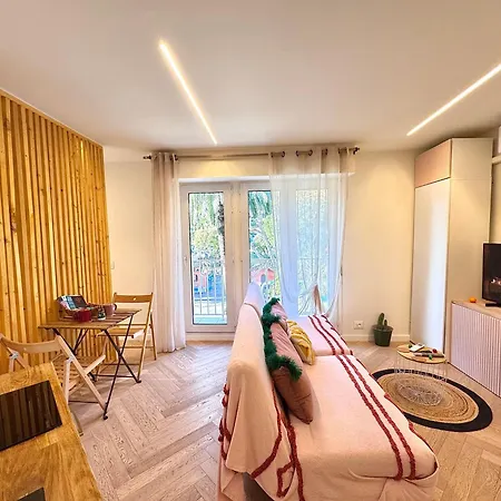 Appartement On The Seafront Promenade In Menton